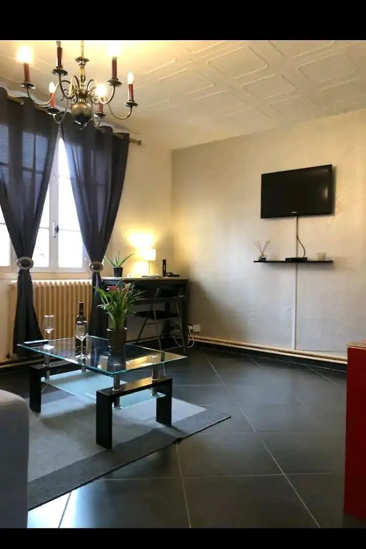 Apartment Le Black & White F 2 De 55 M 2 Moulins